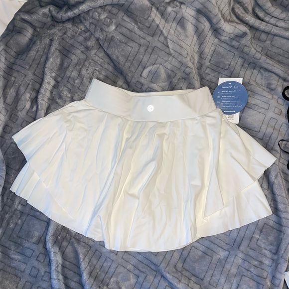 NWT WHITE GOLF SKIRT - Picture 2 of 2